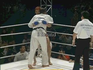 比一龙更惨烈的失败！世界最强格斗家族擂台受辱，被迫弃战！