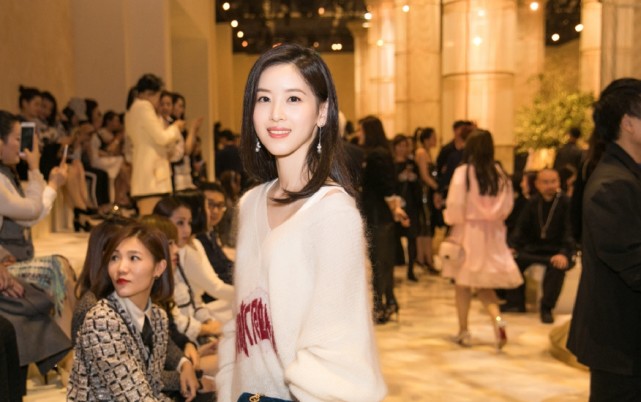 奶茶妹妹章泽天现状,奶茶妹妹章泽天走红照片原图