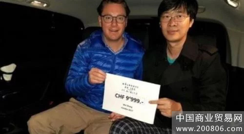 中国富豪一万美元点了一杯假酒