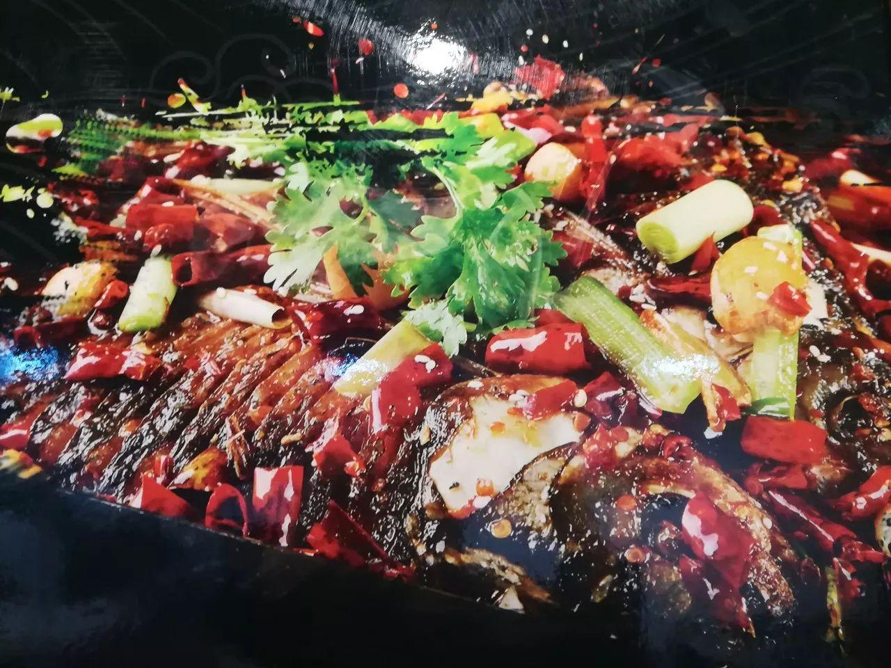 滋滋滋~香死拧的~这家板烧厨房在广元凤凰里圈了大把吃货~