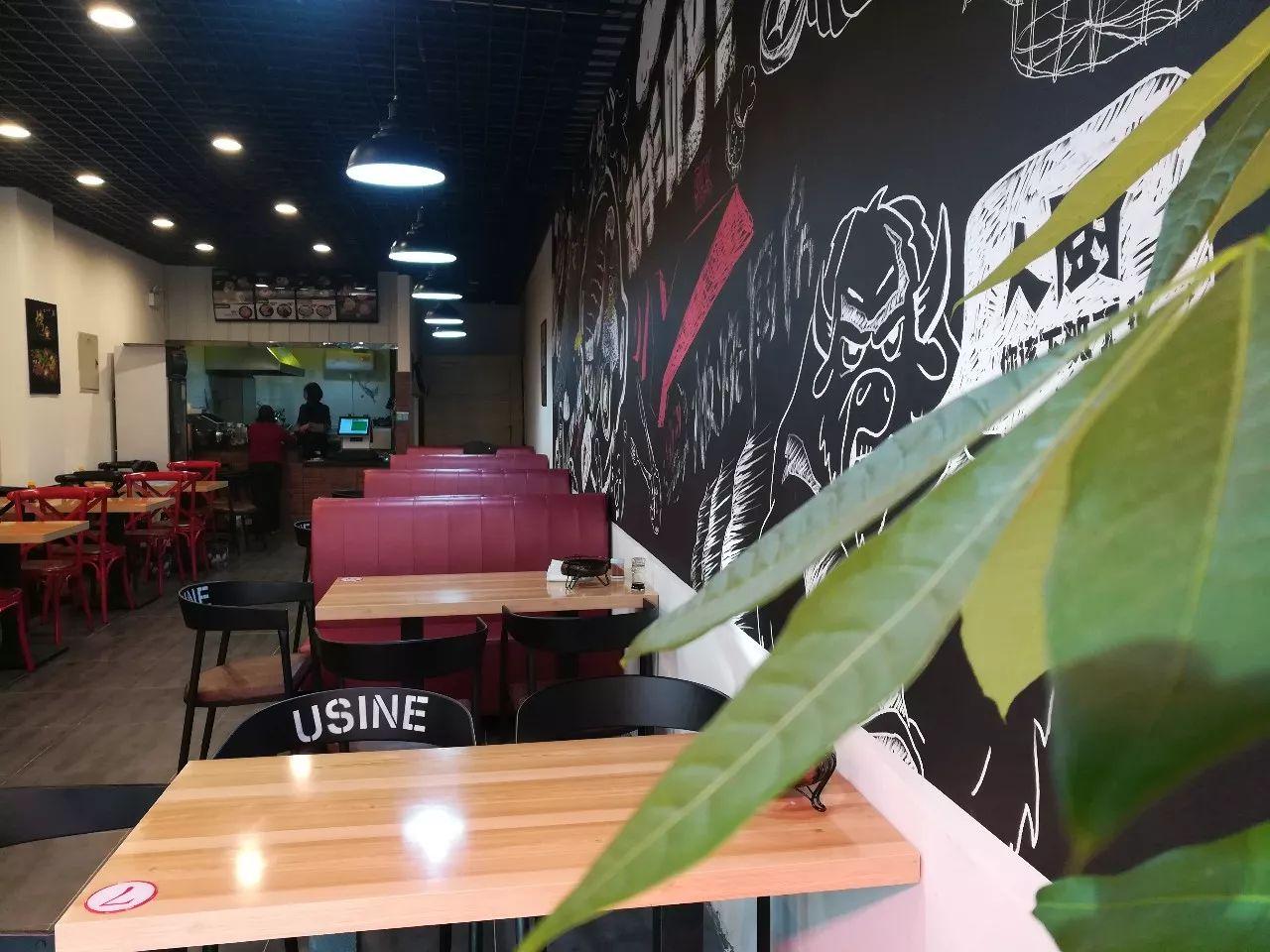 滋滋滋~香死拧的~这家板烧厨房在广元凤凰里圈了大把吃货~