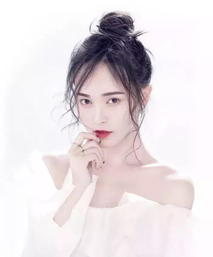 刘海图片女显脸小,有刘海扎发显脸小