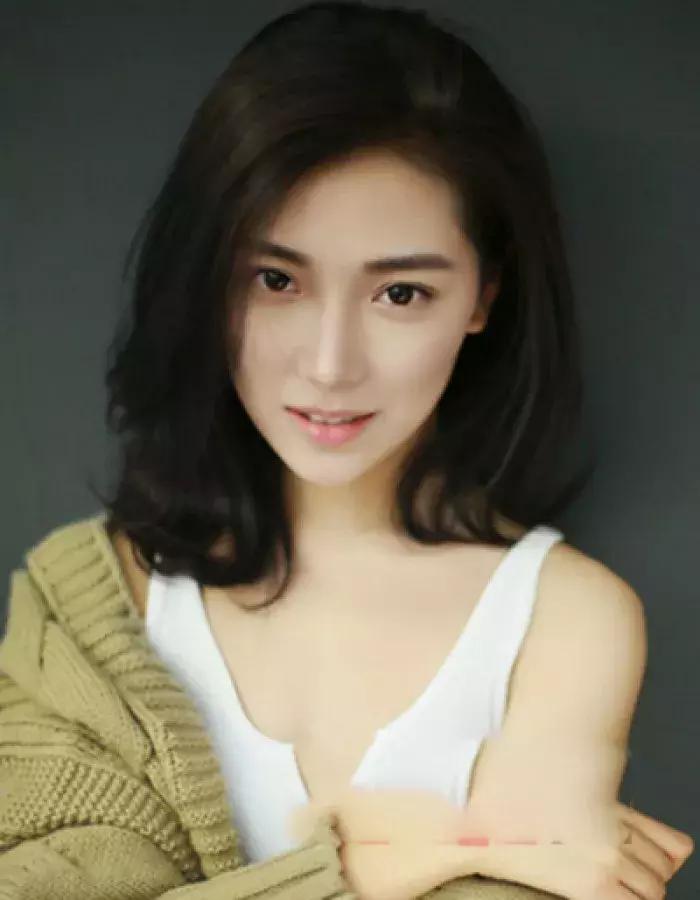 刘海图片女显脸小,有刘海扎发显脸小