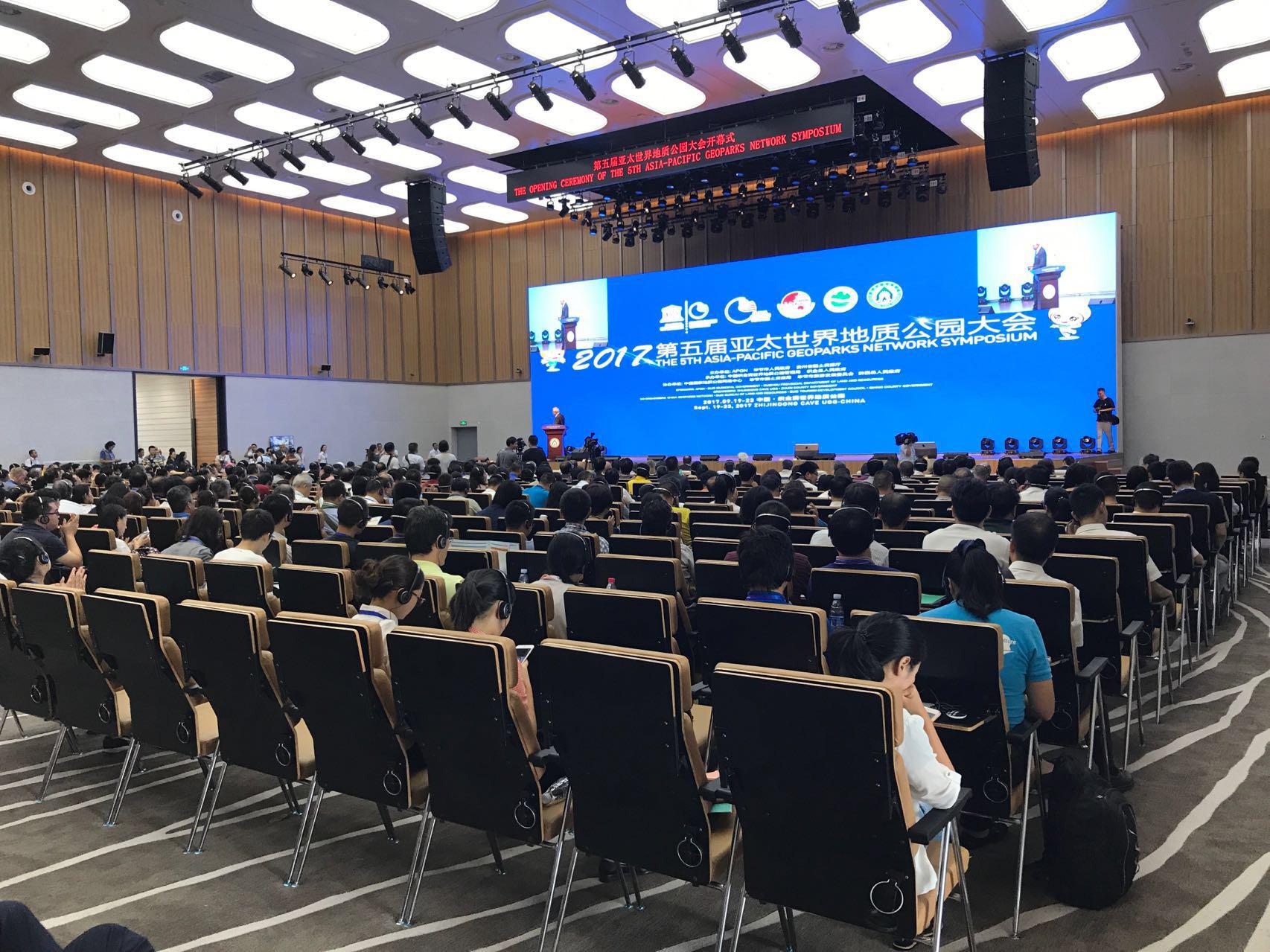 led显示屏讲解,led显示屏控制器有几种类型