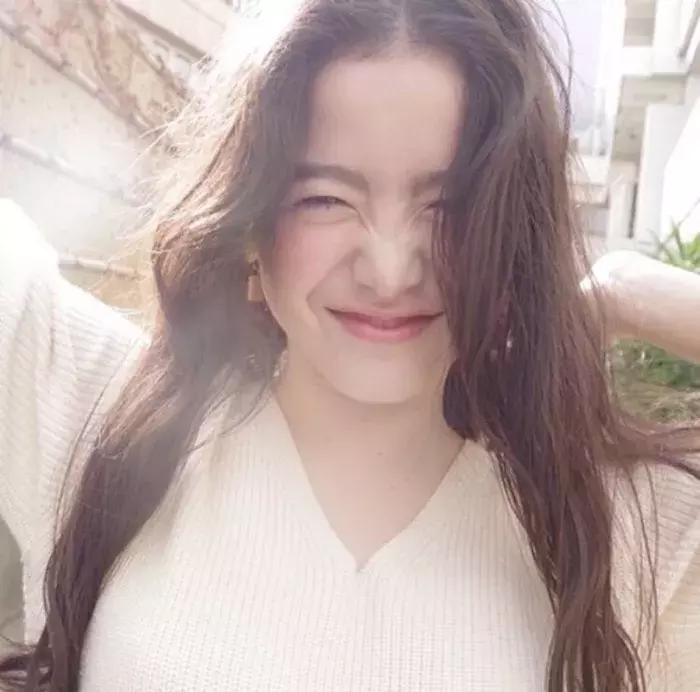 刘海图片女显脸小,有刘海扎发显脸小