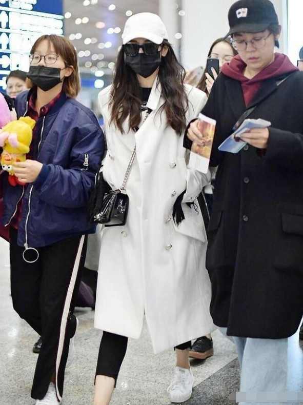 迪丽热巴撞衫金晨太搞笑,陈伟霆和宋茜竟然也撞衫