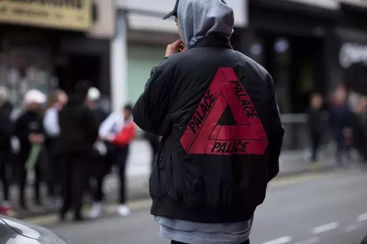 别只知道Supreme!这支异军突起的Palace更值得你关注！