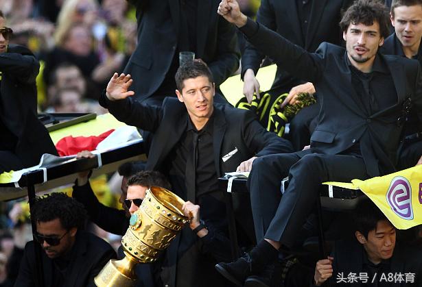 足坛十大神锋之莱万多夫斯基,莱万多夫斯基射手