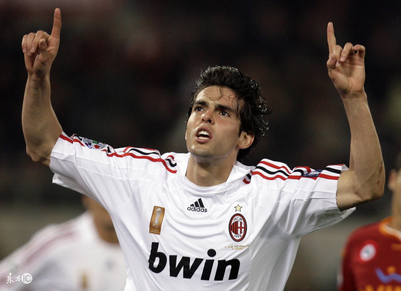 卡卡一战成名的圣西罗队徽历史,你还记得巴西的风之子吗?