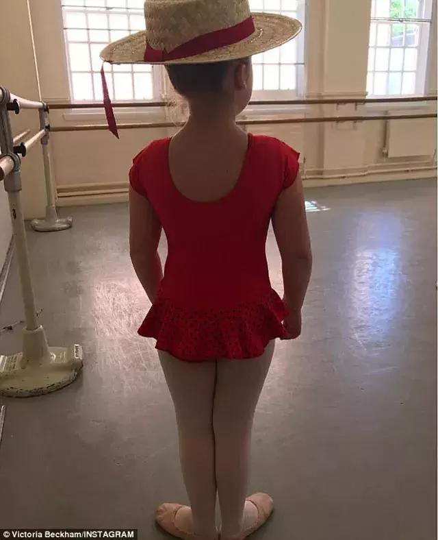 贝小七出现在球场,贝小七小时候跳舞