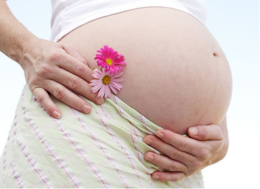 宝宝要出生孕妈有什么反应,宝宝出生后宝妈要注意什么