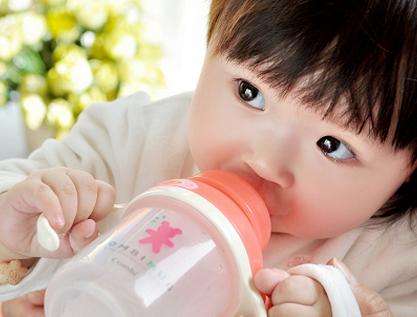 13个月宝宝发烧38.4怎么物理降温,宝宝发烧怎么物理降温最好的方法