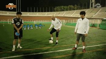 足球传球慢怎么提升,足球技巧过人教学视频