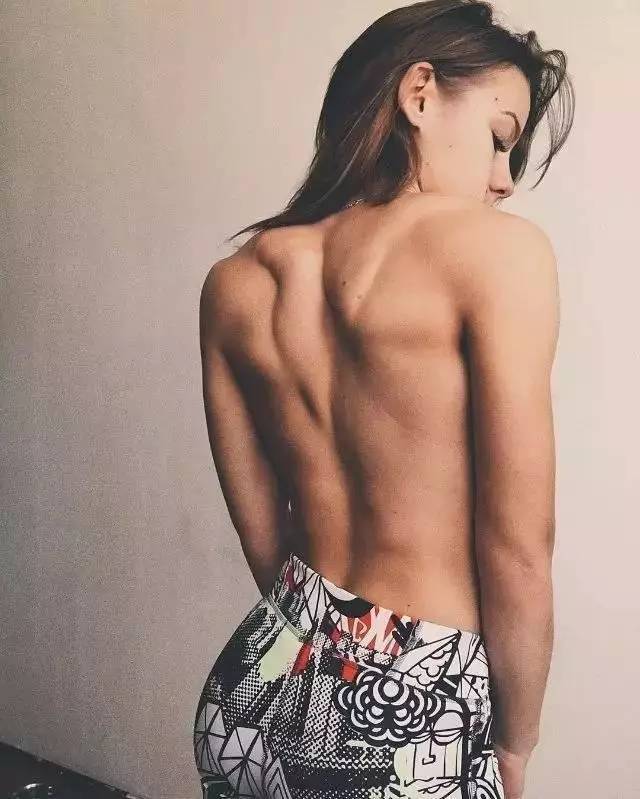 每天做多久的平板支撑才会有效果,坚持一个月的平板支撑会发生什么