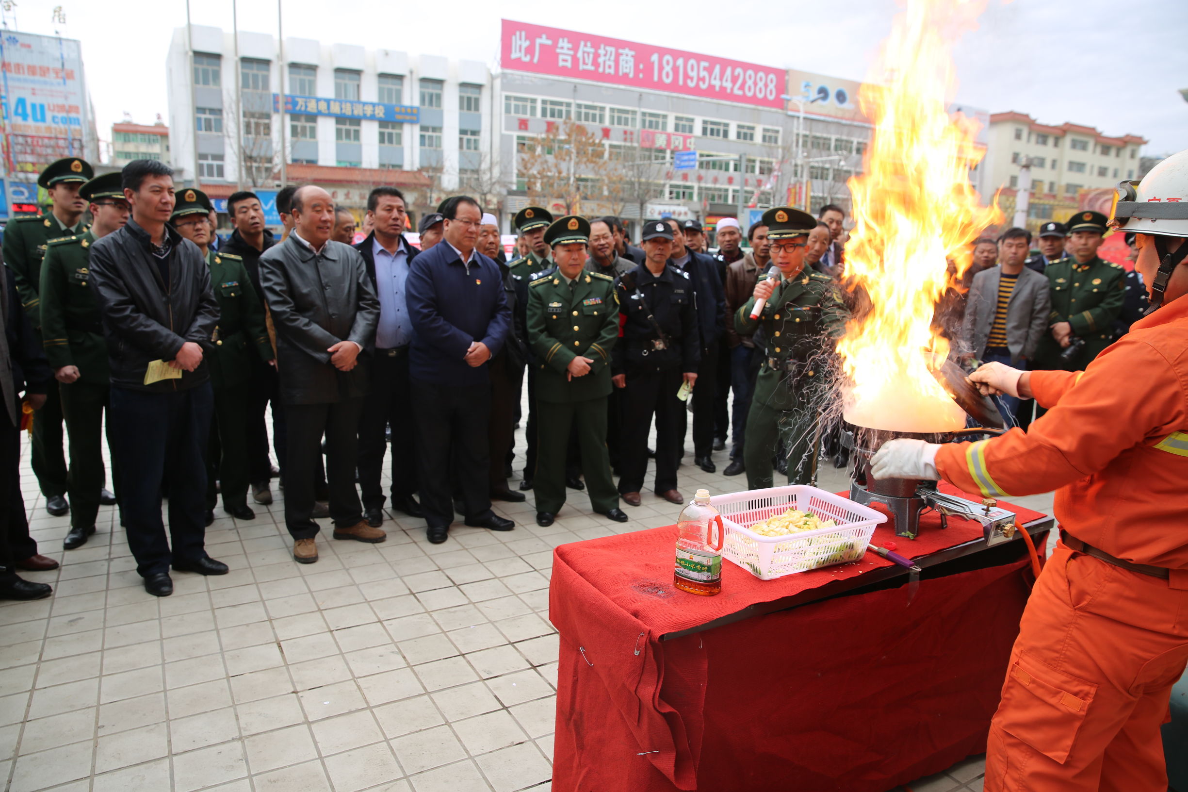 市南区举行119消防宣传月启动仪式,我县举行第30届119消防宣传月活动