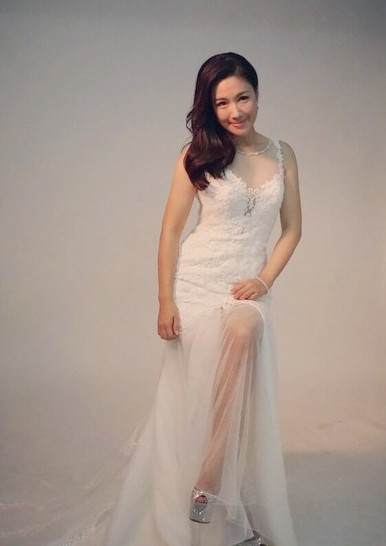 她因一亿进娱乐圈，出道14年专门勾搭富豪？身材性感好撩人！