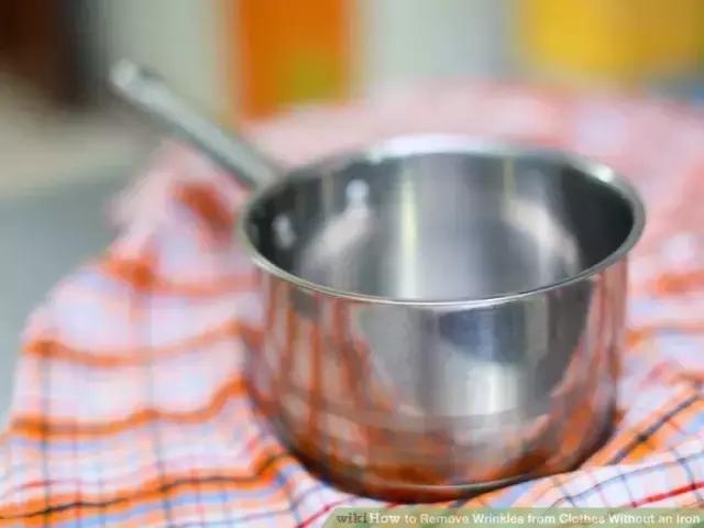 衣服皱巴巴的没熨斗怎么办,衣服洗完皱巴巴的怎么处理