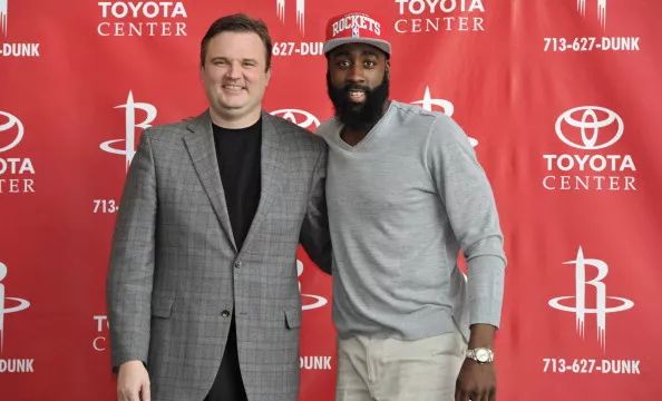 巴黎世家与nasa,nba球队休斯顿火箭