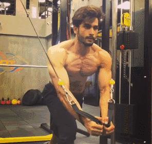 胸肌中缝需要刻意练吗,胸肌中缝是天生的还是可以练