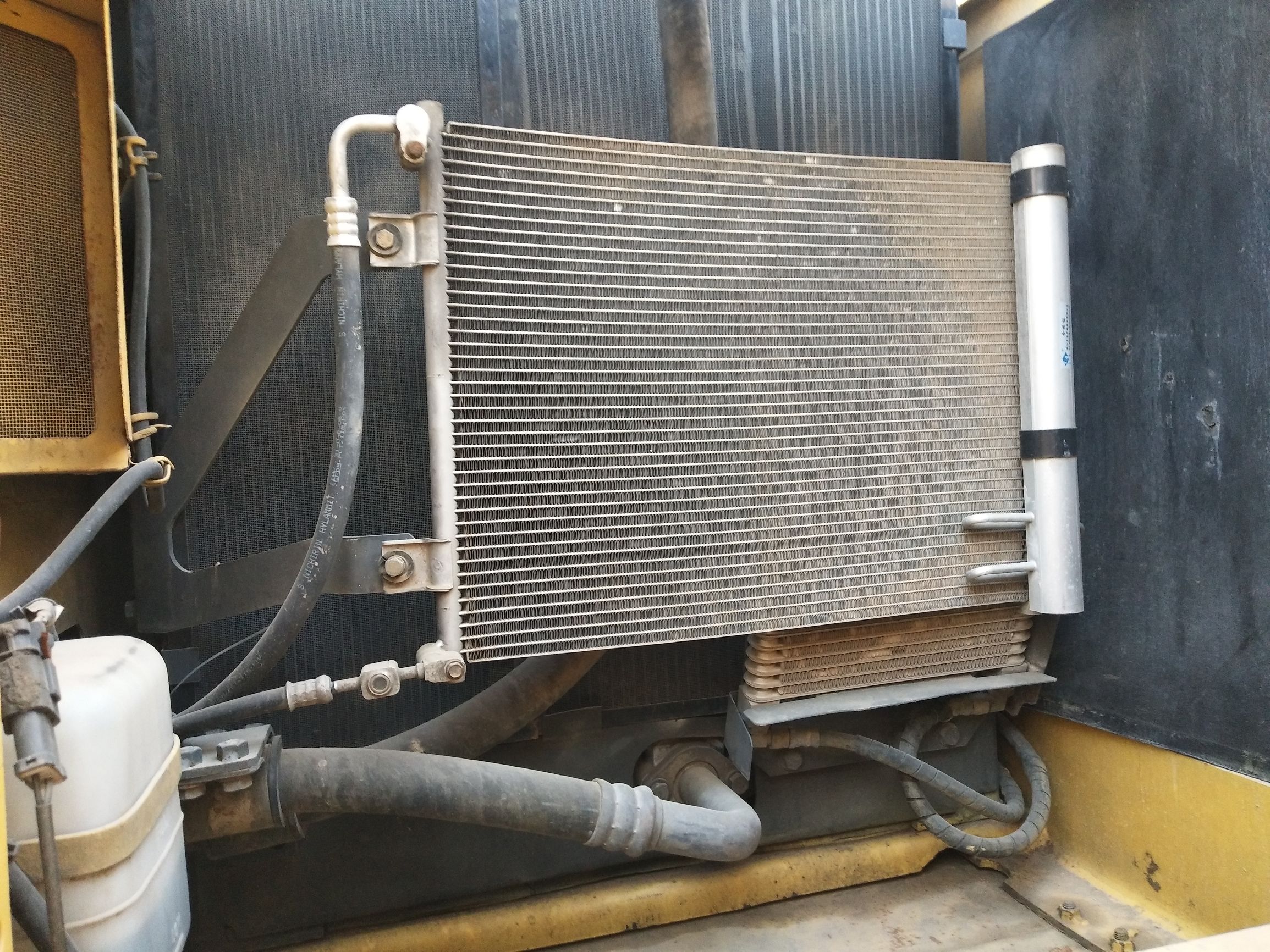 广州个人二手小松220挖掘机多少钱,18年二手小松挖掘机大概多少钱