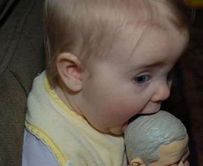 宝宝乱咬东西是缺什么了,宝宝乱咬东西是快长牙吗