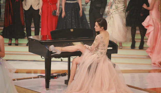 她因一亿进娱乐圈，出道14年专门勾搭富豪？身材性感好撩人！