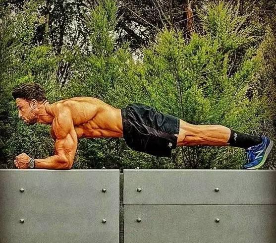 每天做多久的平板支撑才会有效果,坚持一个月的平板支撑会发生什么