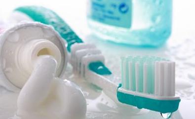 牙黄口臭应该怎么办呢,口臭牙黄刷牙方法