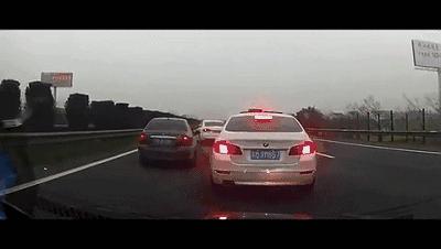 爆闪刹车灯,安装爆闪刹车灯违法吗