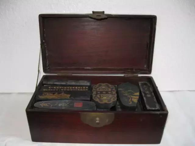 古人书房常备的文房四宝是什么,文房四宝是书房中常备的四种摆件