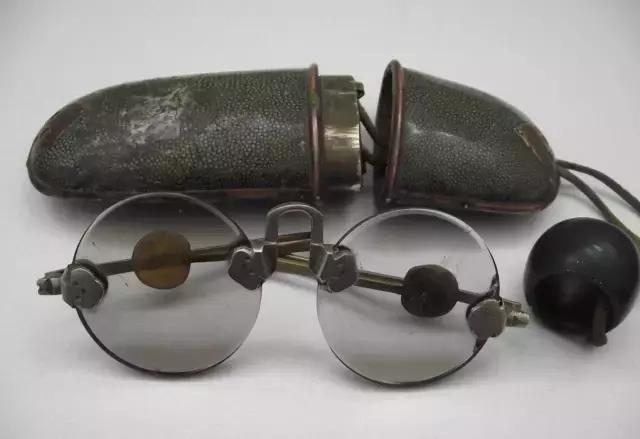 古人书房常备的文房四宝是什么,文房四宝是书房中常备的四种摆件