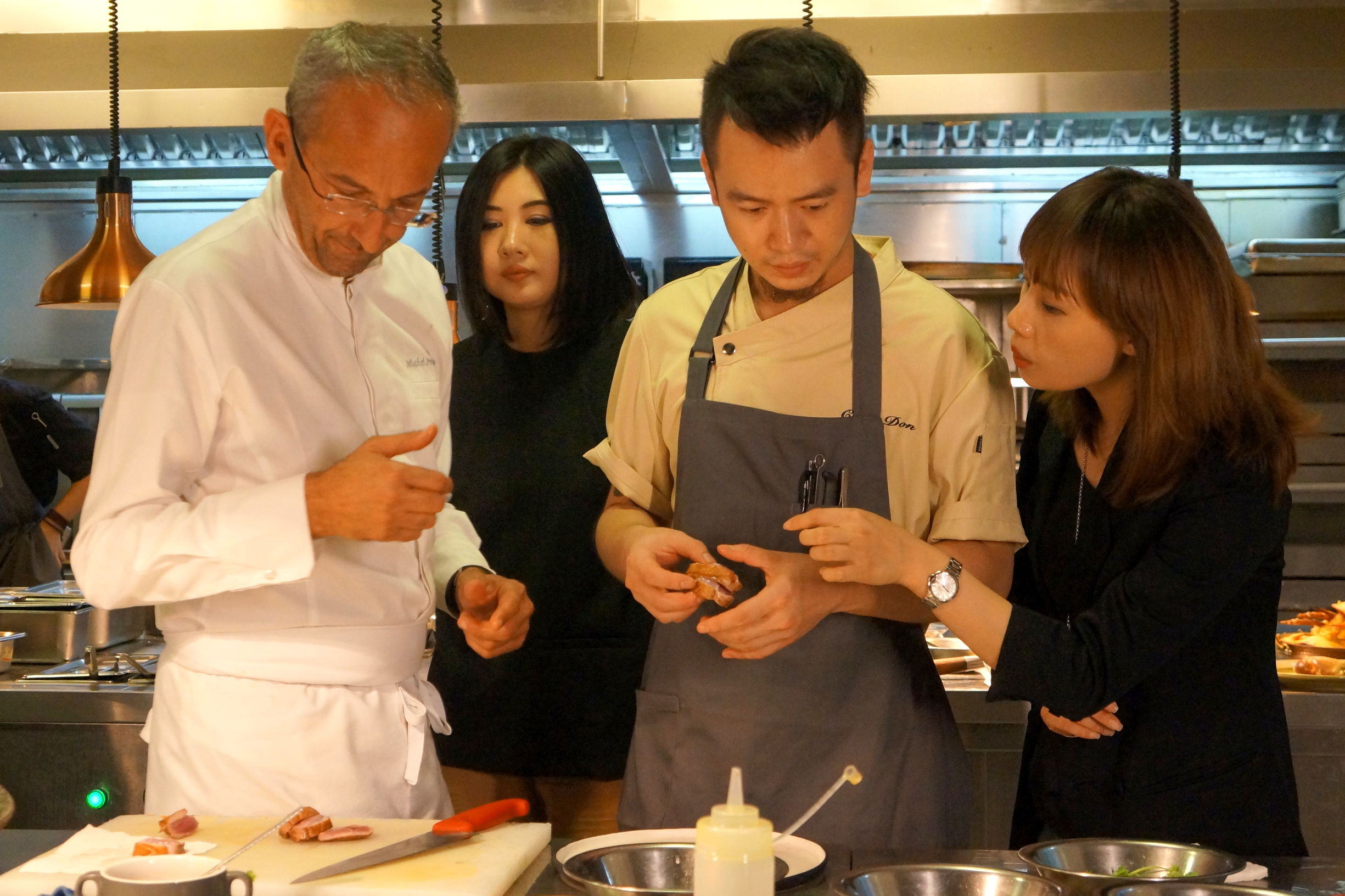 海归美女的西餐厅不得了！用舒芙蕾征服了米其林大厨，来合作菜品