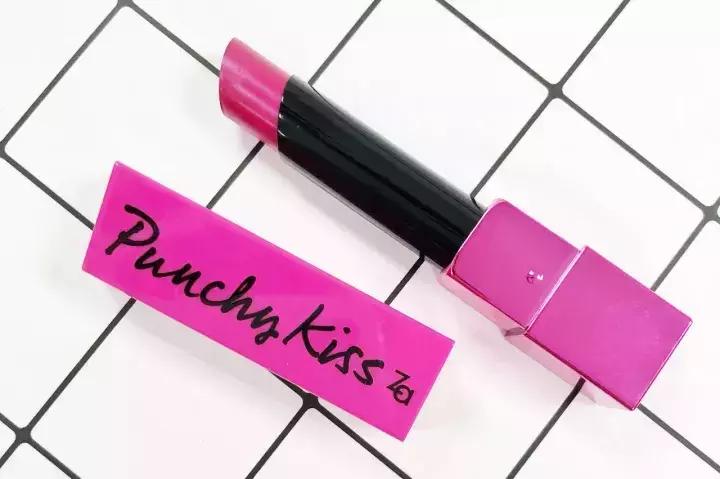 超火姨妈色口红不选肤色又显白,姨妈色口红显白吗