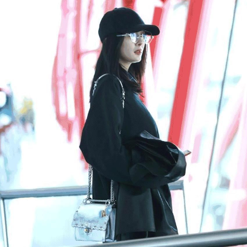 fendi小怪兽双肩包,fendi小怪兽男包2020款