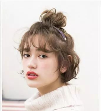 短发羊毛卷怎么扎好看又简单漂亮,小朋友怎么扎头发好看又简单短发