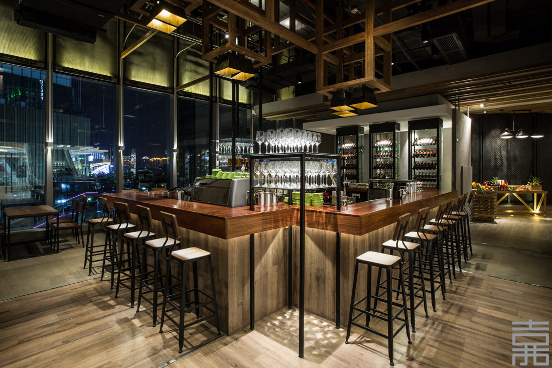 海归美女的西餐厅不得了！用舒芙蕾征服了米其林大厨，来合作菜品