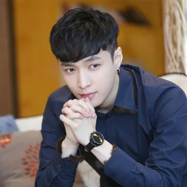 fendi小怪兽双肩包,fendi小怪兽男包2020款