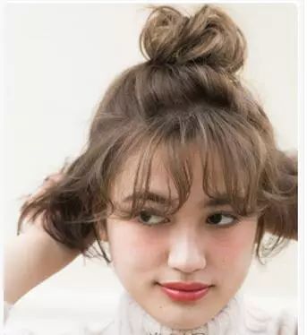 短发羊毛卷怎么扎好看又简单漂亮,小朋友怎么扎头发好看又简单短发