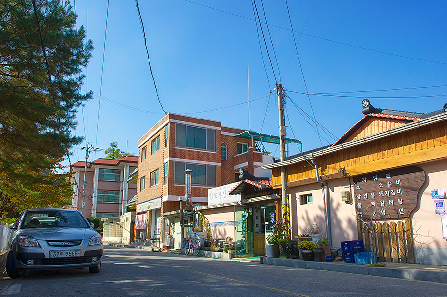 韩国女生街头小吃摆摊,广州韩国炸鸡摆地摊