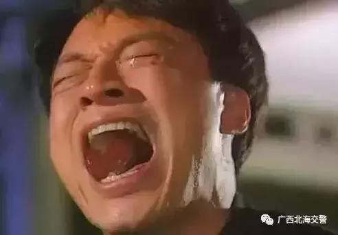 外卖小哥骑摩托车送餐,外卖小哥骑宝马摩托送外卖