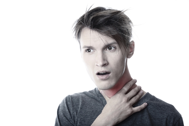 声音嘶哑是喉癌的前兆吗,脖子突然肿大包是喉癌吗