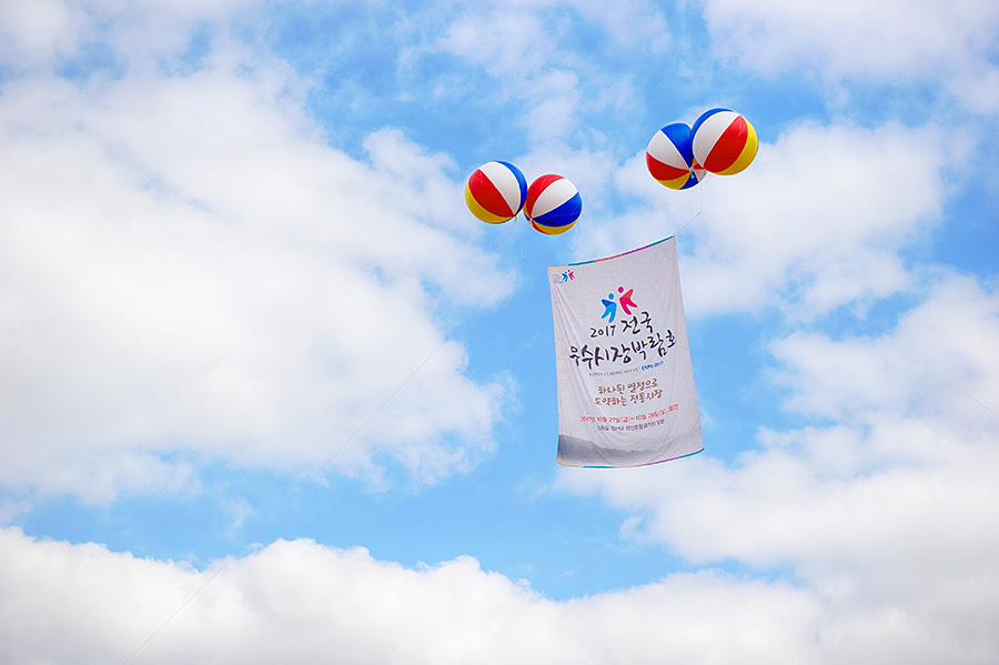 韩国女生街头小吃摆摊,广州韩国炸鸡摆地摊