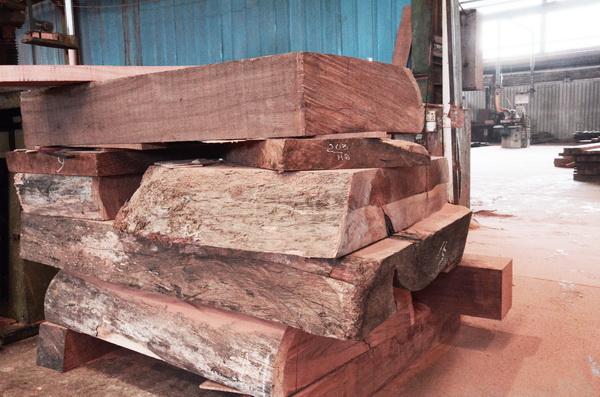 如何分辨缅甸花梨的家具的真假,缅甸花梨最简单鉴别方法