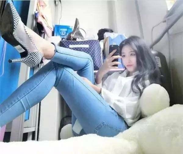 笑死人不偿命的二十二张图,笑死不偿命的女孩图片