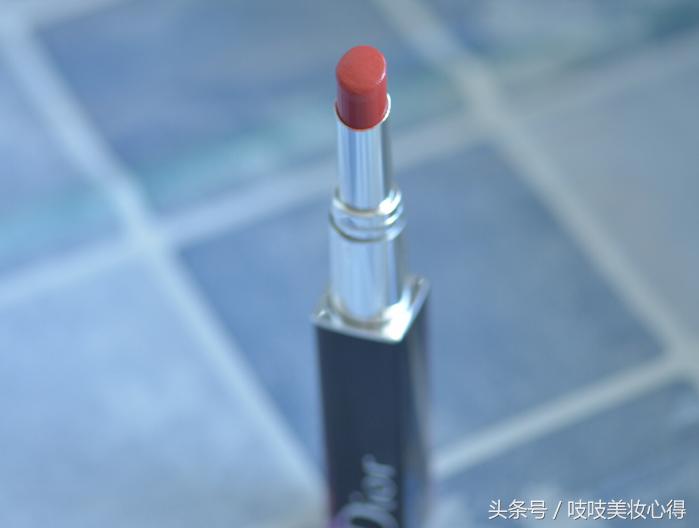 淡颜系秋冬口红推荐色,温柔又显低调的枫叶口红推荐