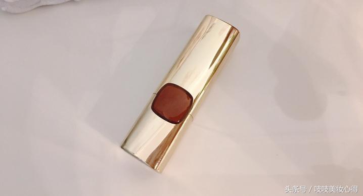 淡颜系秋冬口红推荐色,温柔又显低调的枫叶口红推荐