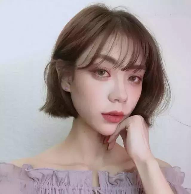 超火姨妈色口红不选肤色又显白,姨妈色口红显白吗