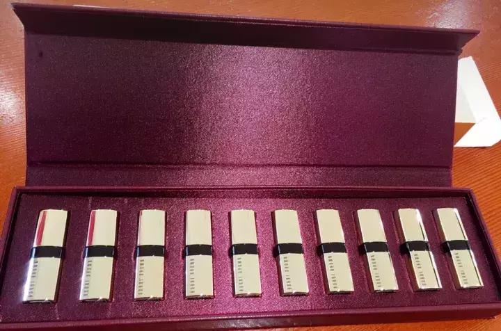 明星晒自己口红,晒男朋友口红