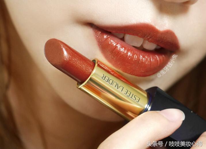 淡颜系秋冬口红推荐色,温柔又显低调的枫叶口红推荐