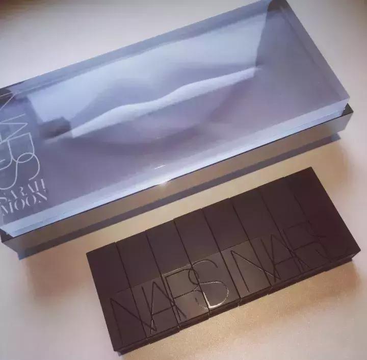 明星晒自己口红,晒男朋友口红